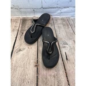 CROCS Women’s Black Sanrah Flip Flop Sandals / Size: 7